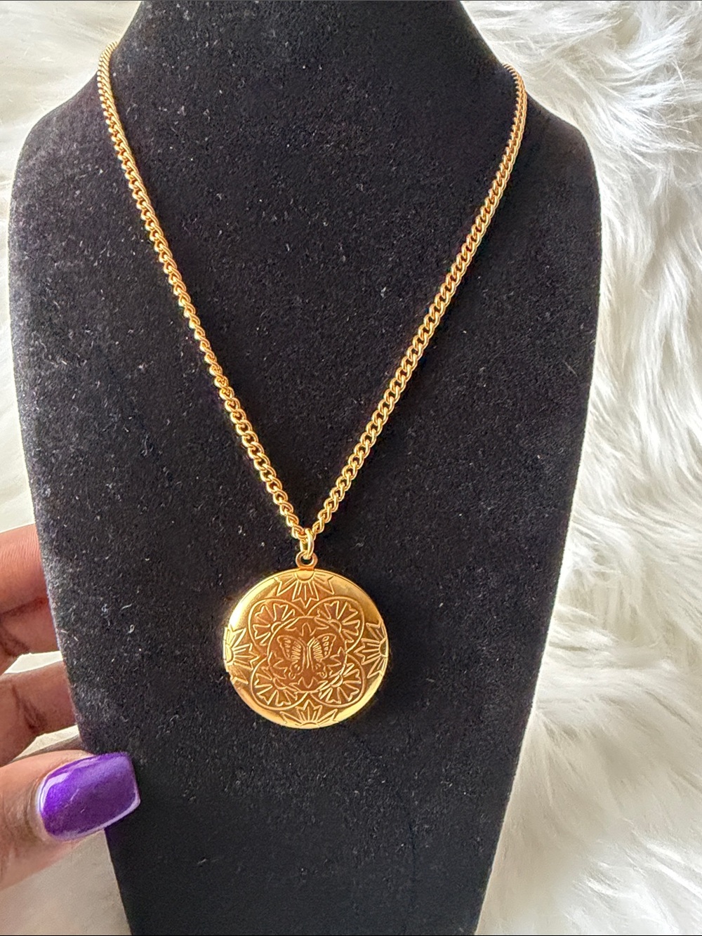 Like New Ben Amun Gold Butterfly Engraved Locket Necklace - Women Jewelry